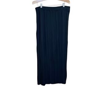 San Moire Black Pleated Skirt. 1X